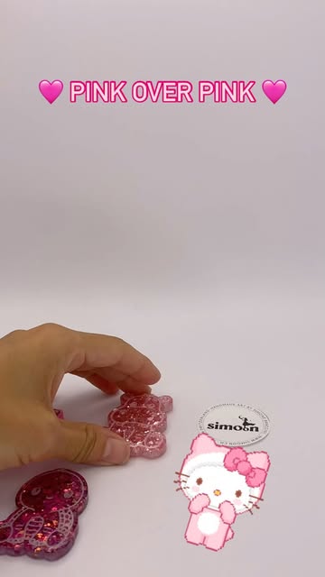 Pinke Figuren-Anhänger aus Kunstharz